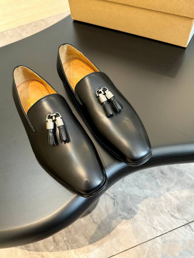 Christia*.Loubouti*高端男士商务正装皮鞋，原版真牛皮大红底，意大利进口牛皮大底，头层牛皮，水染牛皮内里，高端奢华。 Size：39-44 38