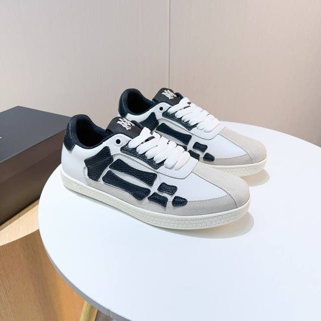 工厂p价 新款Amiri潮鞋，低帮休闲运动鞋，明星同款，精选磨砂牛皮拼接骨头风格制作，原版大底，上脚舒适，做工质感高档次欢迎选购 Size：39-45 46定做