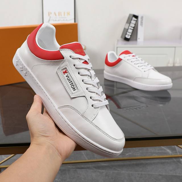 工厂p价 Louis Vuitton 路易威登官网最新运动休闲男鞋，香港专柜同步，官网1：1打造鞋面采用进口优质牛皮面料沉稳的色调衬映男士的内敛雅致格调