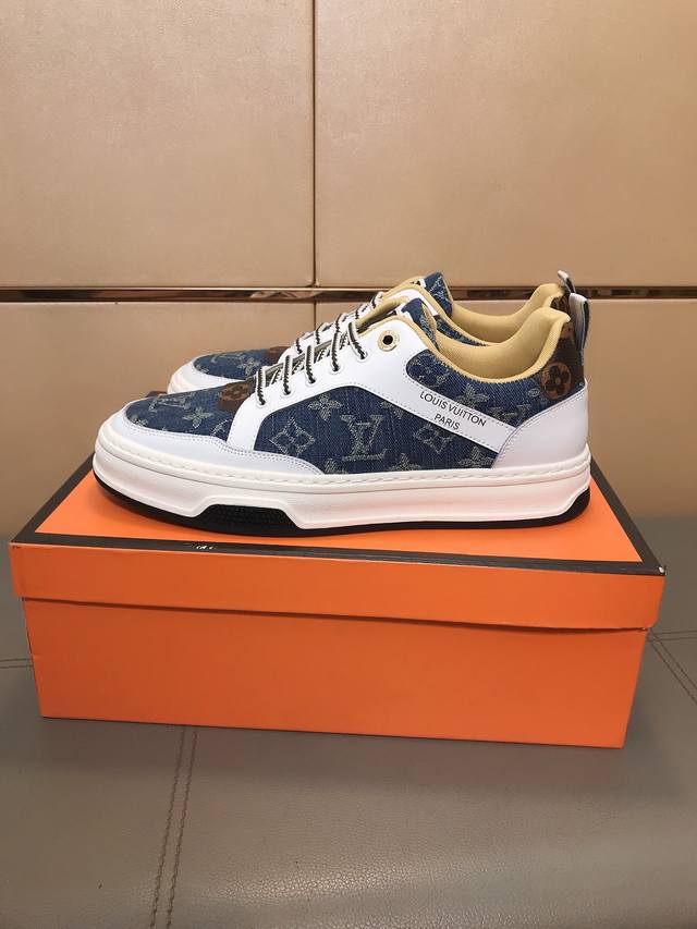 出厂价p 爆款 路易威登 Lv新款韩版休闲男鞋，高端品牌，鞋面采用意大利进口牛皮+品牌印花面料，猪皮垫脚制作，让行走更加便捷舒适！惊世之作 ！打造时尚个性衬托你