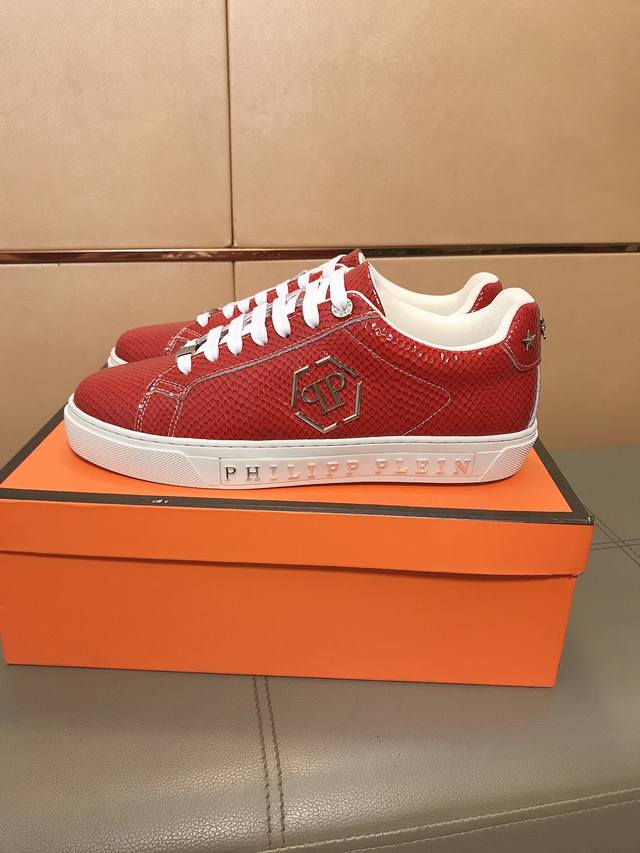 出厂价p 潮鞋潮鞋 philipp...plein 最新款男鞋，选用特殊皮料+金属饰扣，羊皮垫脚， 适合各种出行，高级货欧美进口轻便潮大底，让你潮派各种出行，尽