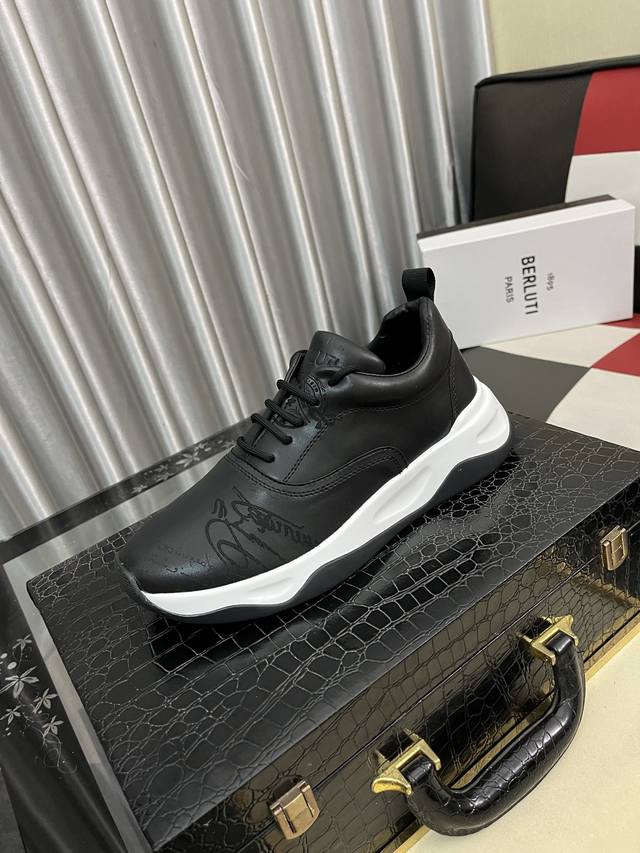 出厂价pp： Berlui 布鲁缇布鲁提手工擦色休闲皮鞋，进口专用牛皮面擦色效果，配合真皮镭射雕刻图案 尽显奢华工艺 牛皮内里专用模具橡胶大底 鞋面雷射品牌专用