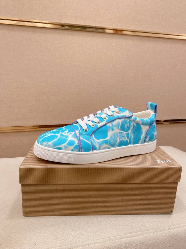 工厂p价 Cl红底系列顶级代购 意大利进口牛皮。全进口真皮里，完全1比1复刻，鞋底：原厂特供原版底，独家活动成型底超级舒适，原厂跟单货，高品质，可随意进出专柜，