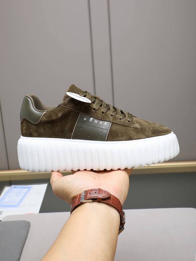 Hogan 霍根 H-Stripes系列情侣款厚底饼干鞋飞艇鞋休闲运动鞋。顶级版本原版购入开发做货 此款H-Stripes系列运动鞋采用竖条和波纹的厚底设计，令