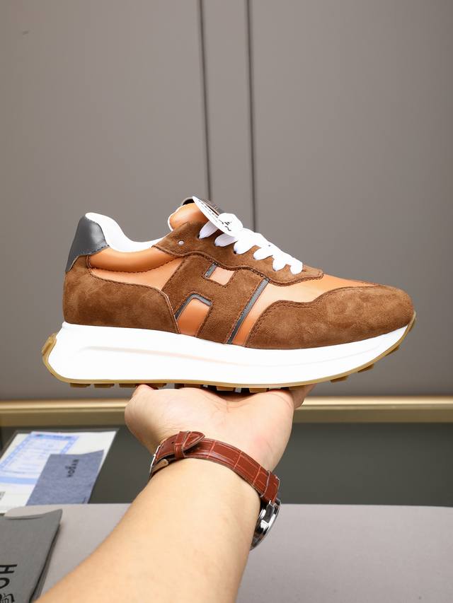 Hogan 霍根 H-Stripes系列情侣款厚底饼干鞋飞艇鞋休闲运动鞋。顶级版本原版购入开发做货 此款H-Stripes系列运动鞋采用竖条和波纹的厚底设计，令