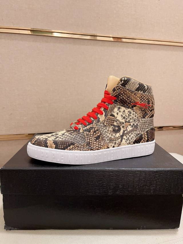 工厂p价 pp 顶级代购男士专柜同步发售 鞋面：全进口意大利头层蛇纹牛皮，全牛皮内里 原厂特供原版底，独家活动成型底超级舒适，原厂跟单货，高品质，可随意进出专柜