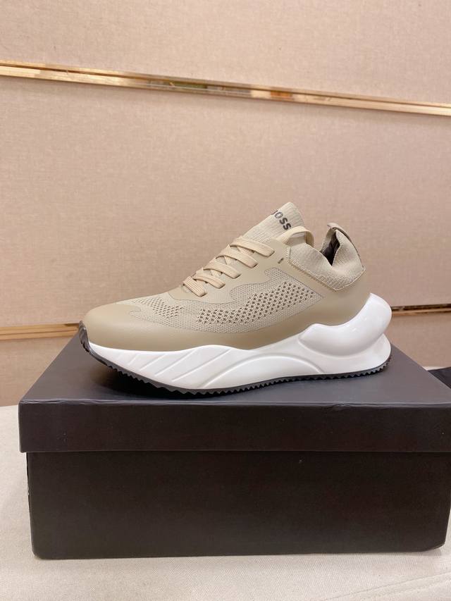 工厂p价 Boss 最新休闲男鞋，欢迎1:1对比，爆单款Boss香港专柜休闲鞋，专柜品质，支持验货，优质做工，鞋面采用意大利进口飞织面料搭配滴胶工艺，透气羊皮内