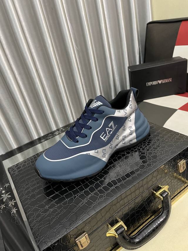 阿玛尼Armani* 最新爆款休闲鞋，顶端品牌 奢侈～代购，顶级～质量。 鞋面選用进口透气织布料材质透气羊皮垫脚 精细做工。原版个性时尚柔软橡膠耐磨大底，上脚轻