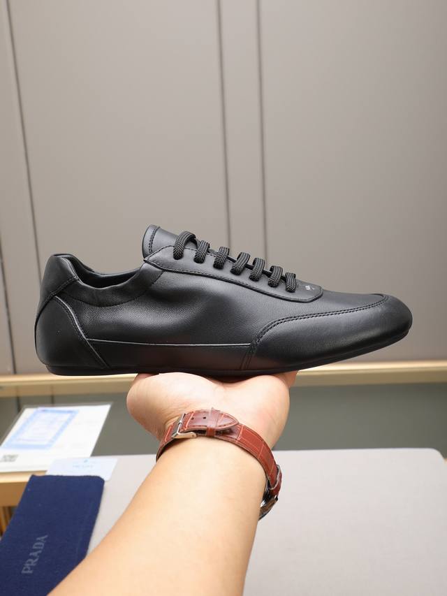 普拉达prada，原版1比1开发。面料羊皮进口水染羊里，橡胶大底，码数38至44 45定做