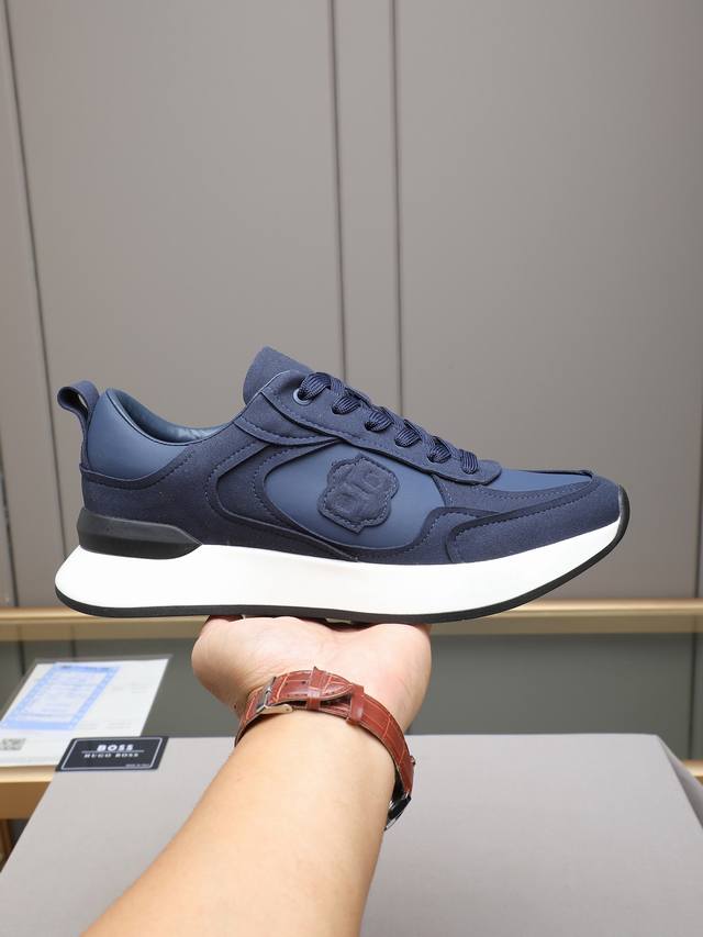 Boss款式新颖时尚，鞋面采用头层进口小牛皮拼接水洗羊里！超轻超耐磨发泡大底！高端大气上档次！让人眼前一亮！！上脚柔软舒适透气！Size：38-44 45定制