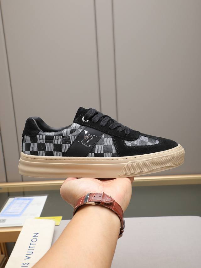 售 价: 商品商标：Lv* 路易威* 休闲鞋 正码码数: 38-44 可订做45 商品材料：鞋面1:1材质羊皮里，橡胶耐磨大底。