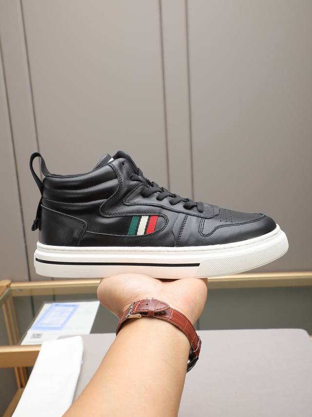 古奇 头层牛皮 绵纱内里，防滑耐磨橡胶大，亲们你还为穿着搭配鞋发愁那这款鞋你就是你不二的选择！38-44 45定做 两色选