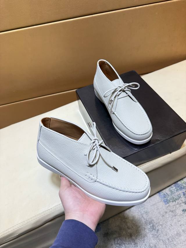 牛里高版本 Dior 迪奥 原版！顶级意大利代购！男士高帮商务休闲皮鞋，鞋面原版进口小牛皮，油边处理，极致质感，绅士风范，内里采用进口牛皮内里，顶级意大利原版橡