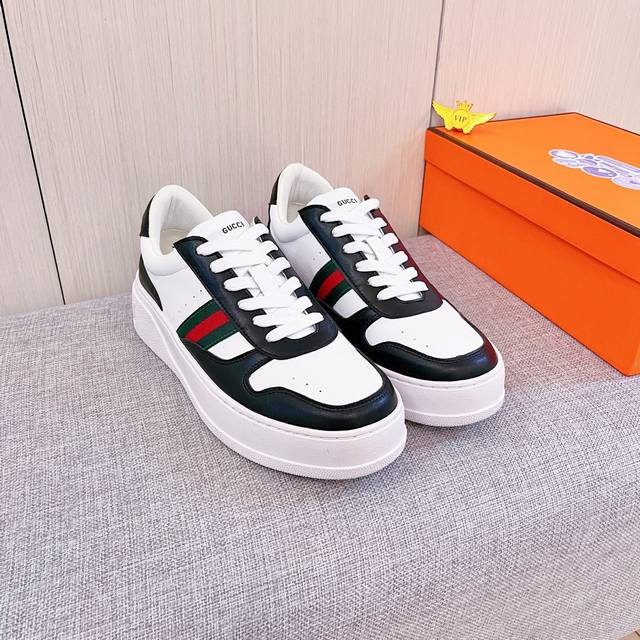 工厂p批 古奇 男鞋高端品牌 官网1：1最新力作：鞋面采用意大利进口头层牛皮搭配舒适透气内里原版防滑耐磨大底制作，让行走更加便捷舒适！独家新款，惊世之作，与官方