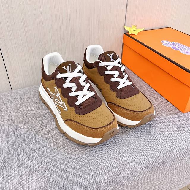 工厂p批 Lv 路易威登 男鞋高端品牌 官网1：1最新力作：鞋面采用意大利进口头层牛皮搭配舒适透气内里原版防滑耐磨大底制作，让行走更加便捷舒适！独家新款，惊世之