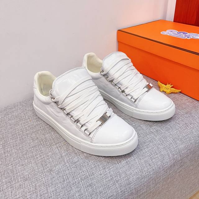 工厂p批 巴黎世家 男鞋高端品牌 官网1：1最新力作：鞋面采用意大利进口头层牛皮搭配舒适透气内里原版防滑耐磨大底制作，让行走更加便捷舒适！独家新款，惊世之作，与