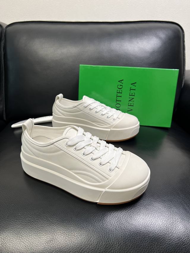 Bottega Veneta 高品质 顶级工艺品 葆蝶家 专柜同步，鞋面意大利进口牛皮面料，透气牛皮内里舒适，鞋底：原厂特供原版底，独家活动成型底超级舒适，原厂