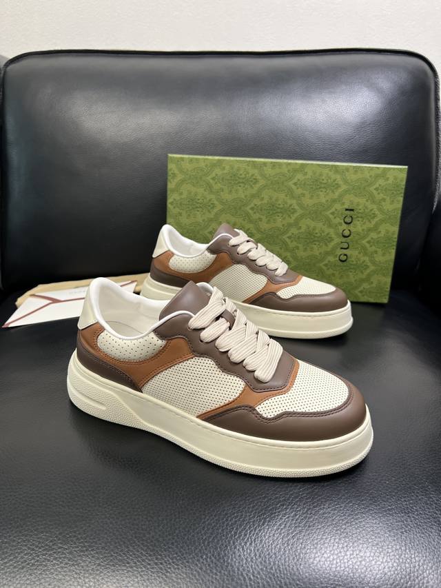 Gucci 高品质 顶级工艺品 古奇专柜新款，原厂配置意大利进口牛皮面料，进口牛皮内里垫，透气舒适，鞋底：原厂特供原版底超级舒适，原厂跟单货 欢迎对比，码数 3