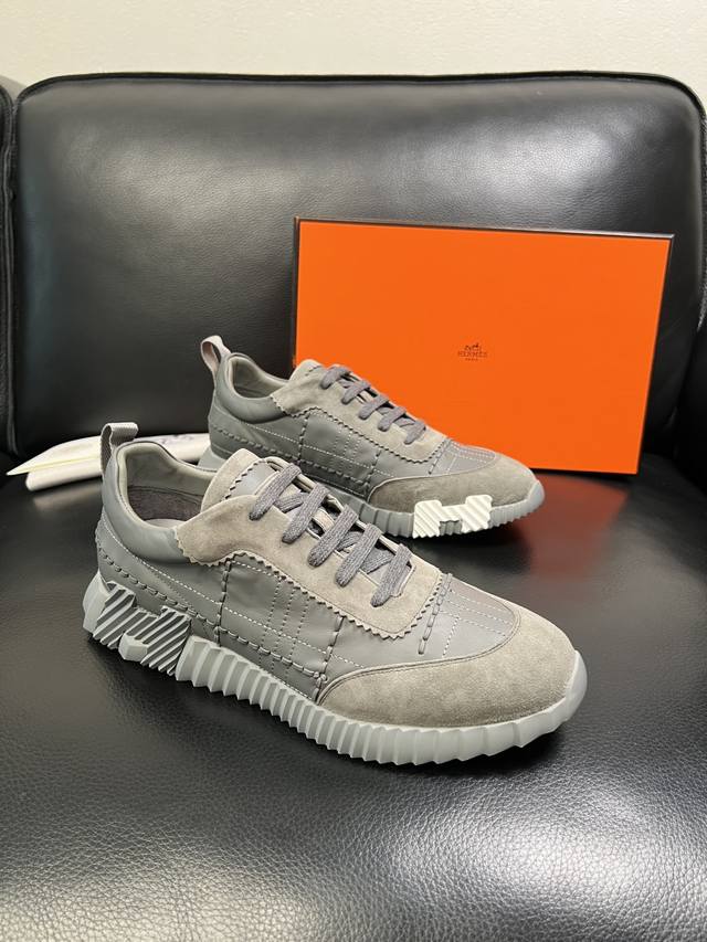 Hermes 高品质 顶级工艺品 爱马仕 专柜同步发售原厂配置，意大利进口原版牛皮面料，高品质拼接工艺，全进口水染牛皮里垫，鞋底：原厂特供原版底超级舒适，原厂跟