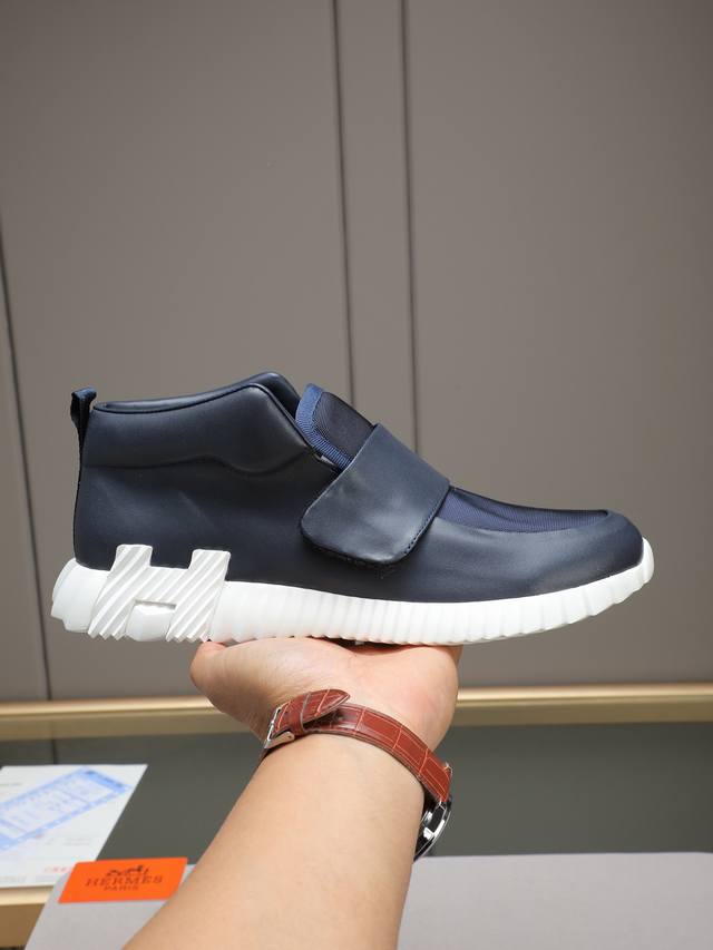 Herme* 爱马仕Bouncing运动鞋，男士休闲运动鞋，鞋面头层小牛皮水洗羊里！质感十足，轻盈鞋底装饰撞色图案，打造百搭时尚风格。 码数：38-44 45定