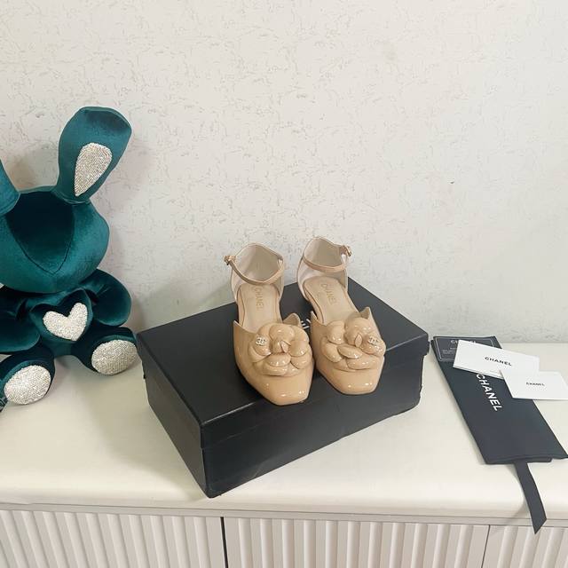 出厂价pp： 玛丽珍芭蕾舞单鞋走秀款 进口平整柔软粒面牛皮内里水染羊皮垫脚 大底，真皮大底 鞋码：35-39 ，其他码订做