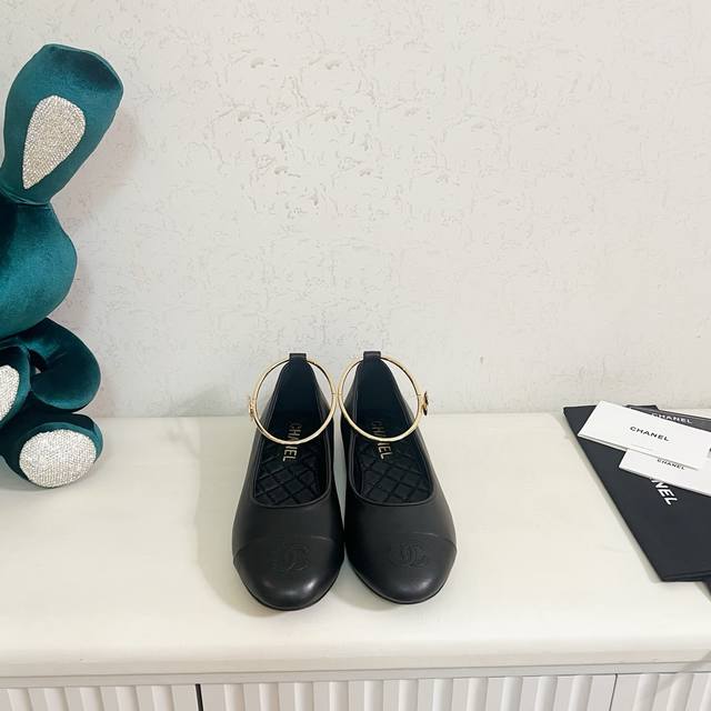 出厂价pp： 玛丽珍芭蕾舞单鞋走秀款 进口平整柔软粒面牛皮内里水染羊皮垫脚 大底，真皮大底 鞋码：35-39 其他码订做