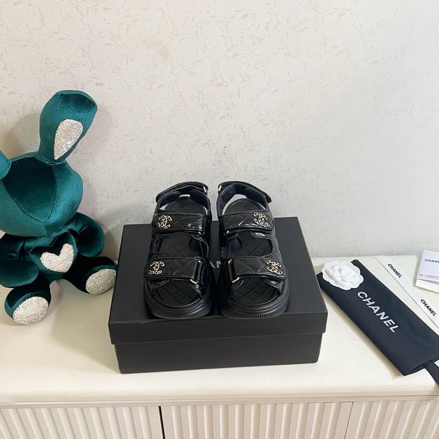 出厂价pp： ，香奈儿Chanel 新款魔术贴厚底凉鞋，牛皮面，羊皮里，原版私模大底，35-40码