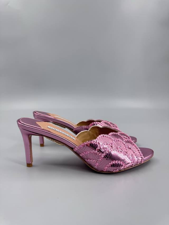 2026新升级，新配色Aquazzura大菠萝亮片装饰激光高跟鞋 2025春夏最新款蝴蝶装饰粗跟凉鞋 上脚超级有气质 既简洁又时髦 太闪太美啦 美出出新高度！