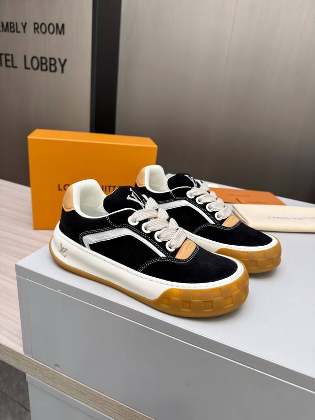 顶级版本 Lv-路易威登-经典走秀新款 空胶工艺 原版1：1开发复刻！！上脚非常舒适 奢侈用料，做工精细，中底印有欧洲制造英文字母 鞋面由意大利进口小牛皮拼接，