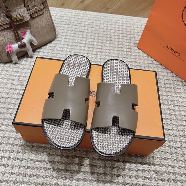 Hernes灰色平纹爱马仕真皮面料、羊皮里、高端H男拖意大利耐磨真皮大底、市场急需货源：手工精细。原版复制、码数：39-46， 38.39.、45、46订制不退