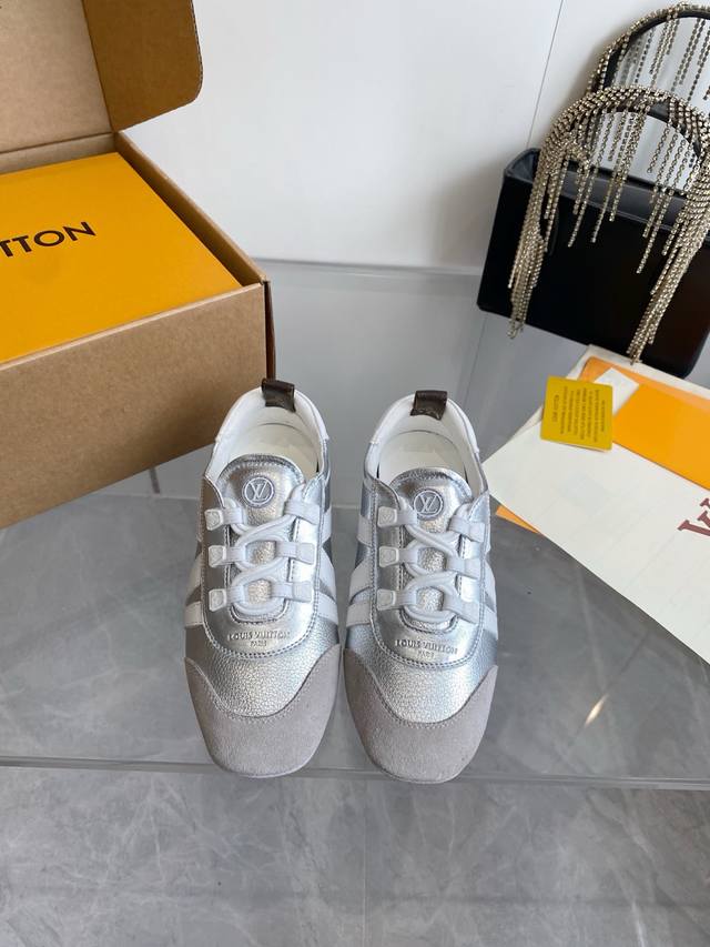 出厂价pp 顶级独家首发.配飞机盒 最新拼色休闲鞋 2025年新款Lv同款球鞋，穿上就是时髦精 这款 Footprint Soccer 运动鞋于2025春夏