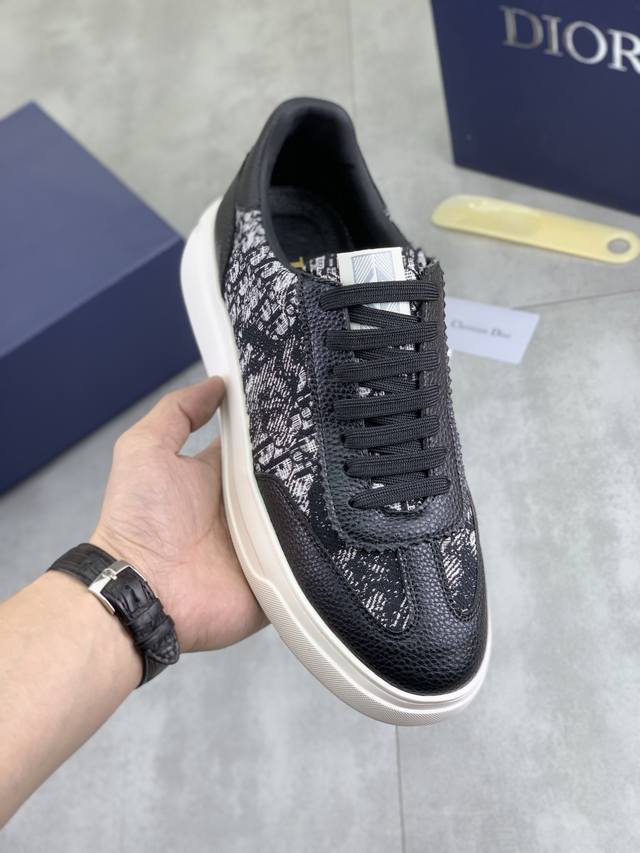 工厂p价p 实价 Dior 迪奥原版系带低帮男鞋 经典款休闲鞋本款是官方主打经典款，质量，原厂名师制作，采用优质牛皮配原版材料舒适透气网布內里猪皮鞋垫，完美楦型