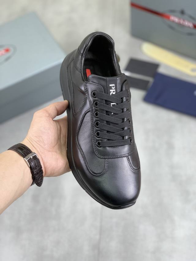 工厂p价p 实价 顶级品质 官网经典爆款上市，百年不过时， 潮牌 普拉达prada 主推爆款，前卫百搭时尚男鞋私版开模，牛皮面拼接1：1复刻油边处理..时尚干脆