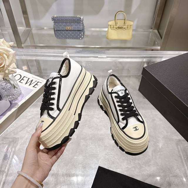 Chanel香奈儿25Ss最新款小白鞋 休闲 运动鞋 滑板鞋 原版购入开发做货 小香 C家 专柜又一超级大爆款，网红博主小姐姐们的挚爱，社交平台的各种夸赞，人气