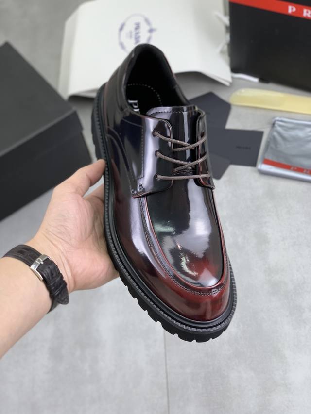 工厂p价p 实价 prada 顶级版本 普拉达新款休闲皮鞋 原版购入开发 做货 普拉达家男士经典系列 科技透气面料搭配牛皮 休闲运动鞋 休闲之履运动老爹鞋结合高