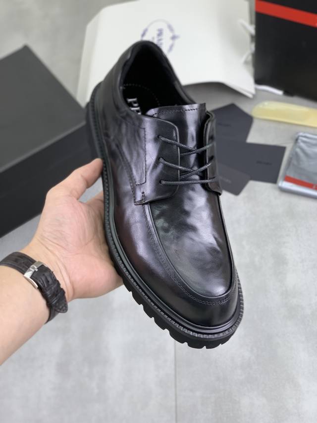 工厂p价p 实价 prada 顶级版本 普拉达新款休闲皮鞋 原版购入开发 做货 普拉达家男士经典系列 科技透气面料搭配牛皮 休闲运动鞋 休闲之履运动老爹鞋结合高