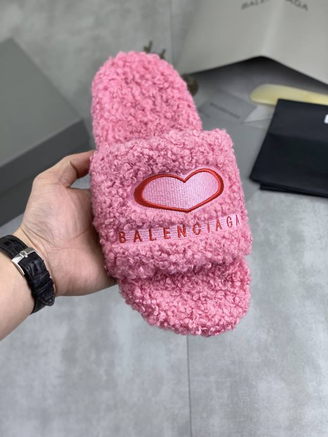 工厂p价p 实价 Balenciaga巴黎世家 Ss 秋冬最新款 羊毛半拖 正品Rmb12570购入开发 完美复刻 设计师推出探索时尚界对于原创与挪用的概念、以