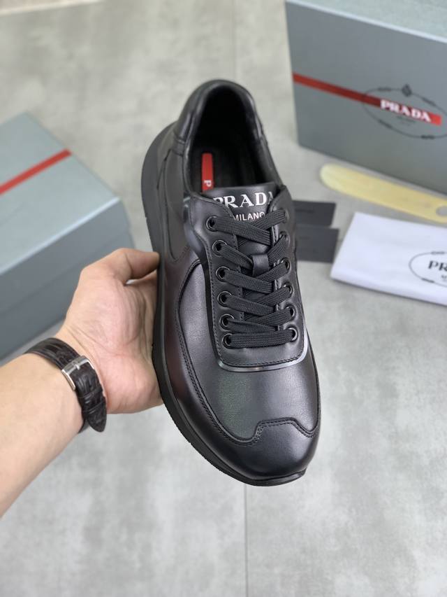 工厂p价p 实价 顶级品质 官网经典爆款上市，百年不过时， 潮牌 普拉达prada 主推爆款，前卫百搭时尚男鞋私版开模，牛皮面拼接1：1油边处理..时尚干脆、原