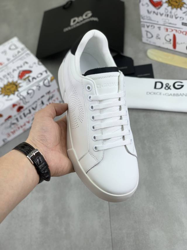 工厂p价p 实价 最新爆款 顶级原单品质 官网同步 Dolce&Gabbana 杜嘉班纳 ～高品质. 效果 低帮休闲Dg男鞋、众多明星至爱，采用高端进口头层小牛