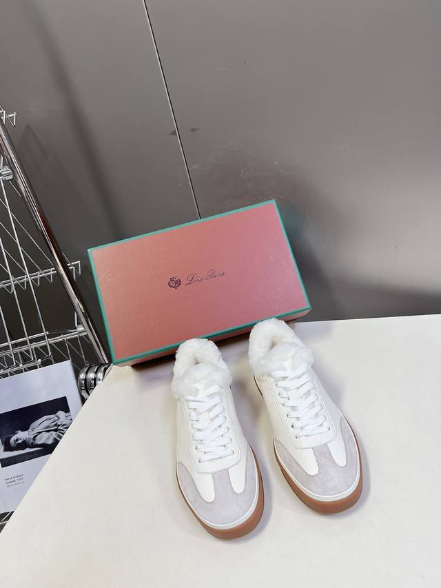 男装10 代购级现货Loro piana经典爆款Lp顶级版本毛里休闲鞋 原来这就是传说走两万步都不会累脚的休闲鞋这双把颜值和脚感都拿捏住了，上脚一走就会被彻底沦