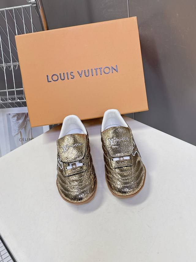 Lv路易威登最新Footprint系列 情侣款足球运动鞋 原版购入开发 做货 这款 Footprint Soccer 运动鞋是pharrell Williams