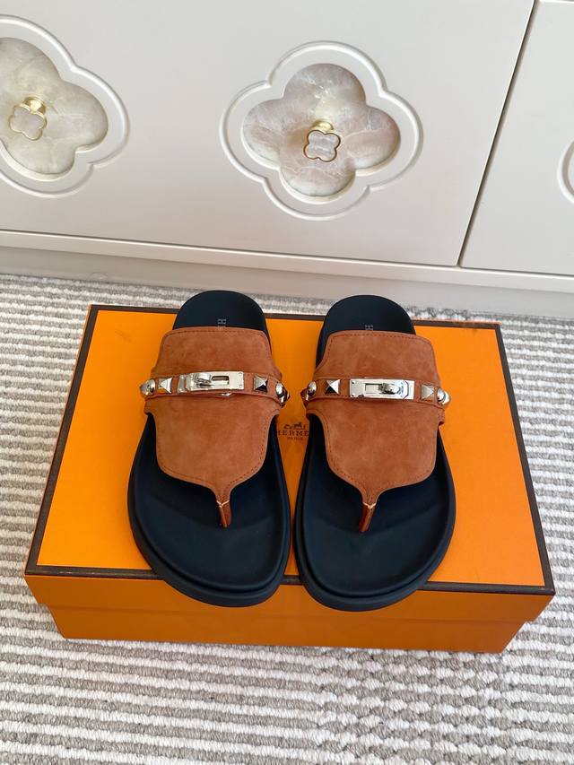 情侣 Hermes 爱马仕H家Empire 系列 Kelly扣铆钉夹趾拖鞋 顶级品质 小牛皮拖鞋，搭配人体工学鞋底和Kelly鞋扣 鞋面：进口小牛皮 牛京 原版