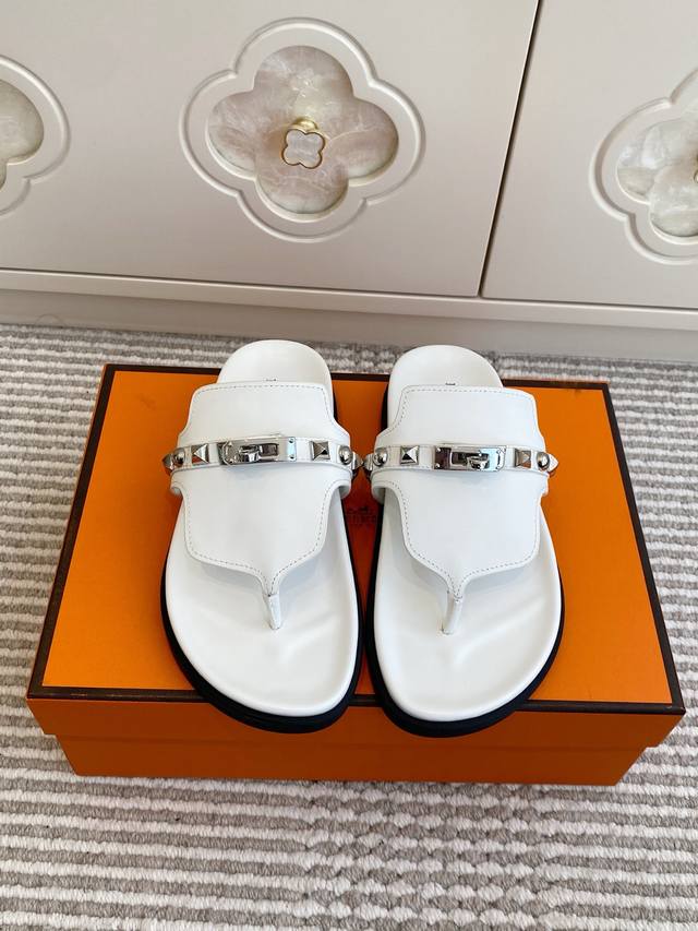 情侣 Hermes 爱马仕H家Empire 系列 Kelly扣铆钉夹趾拖鞋 顶级品质 小牛皮拖鞋，搭配人体工学鞋底和Kelly鞋扣 鞋面：进口小牛皮 牛京 原版