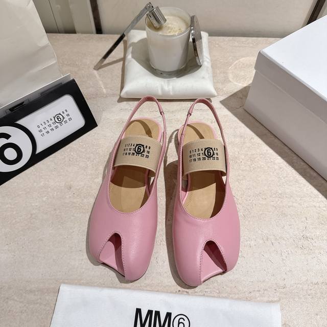 Maison Marginal* Mm6马吉拉26春夏新品苹果头芭蕾舞凉鞋 马吉拉设计师太有才了 作为设计元素打造鞋品 单鞋干练精致 半拖搭配短裙 性感个性 面