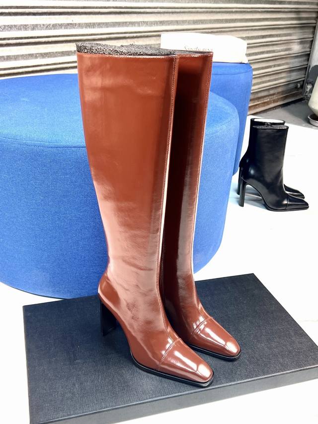 杨树林 爆款 Ysl 25A经典粗跟长靴复古摩登长靴秋冬粗跟方头圣罗兰新款性感优雅美鞋 这款秋冬新款小方头高跟拉链靴子上脚超显瘦脚，舒适度棒棒滴，非常百搭，值得