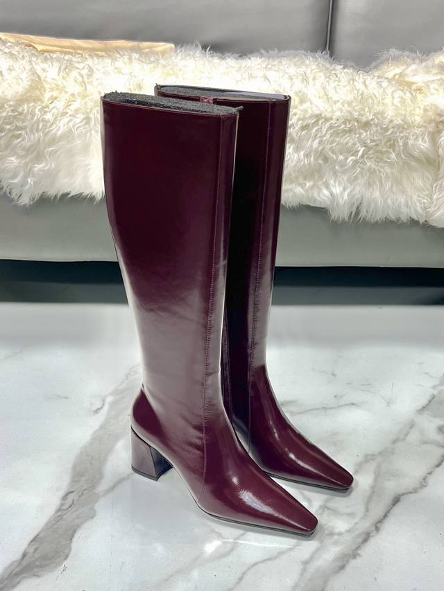 Ysl 25A粗跟长靴复古摩登长靴秋冬粗跟方头圣罗兰新款性感优雅美鞋 这款秋冬新款小方头高跟拉链靴子上脚超显瘦脚，舒适度棒棒滴，非常百搭，值得推荐 鞋面：小牛皮