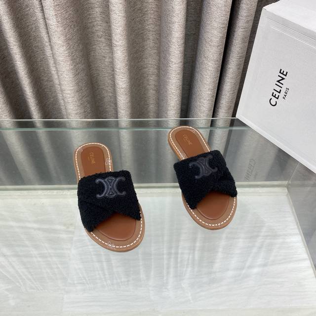 Celine塞琳 25Ss 春夏新款拖鞋 凯旋门英伦风平底微标拖鞋 简约大气时髦 耐看不过时 是时尚圈永不退潮的经典所在，复古的英伦风格，让你穿出不一样的气质