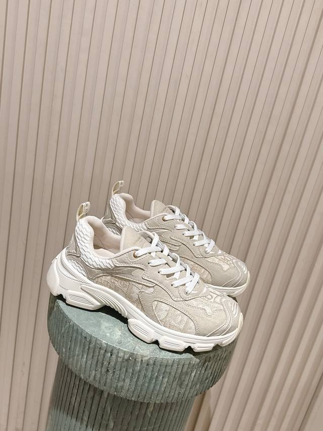 顶级版本：情侣款 :Dio* 25Ss 明星款 主推爆品 迪奥厚底运动鞋拖款 Dior Chrono 新款休闲运动鞋跑鞋老爹鞋 真的酷毙了，未来感十足 真的好飒