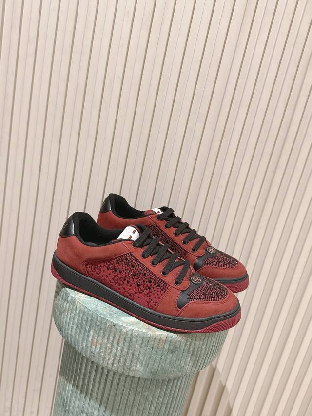 顶级版本：情侣款带钻 带飞机盒 Gucci Gg 全新Screener系列运动小脏鞋 Screener系列名称的灵感来源于体育运动中的防守动作，运动鞋的设计从2