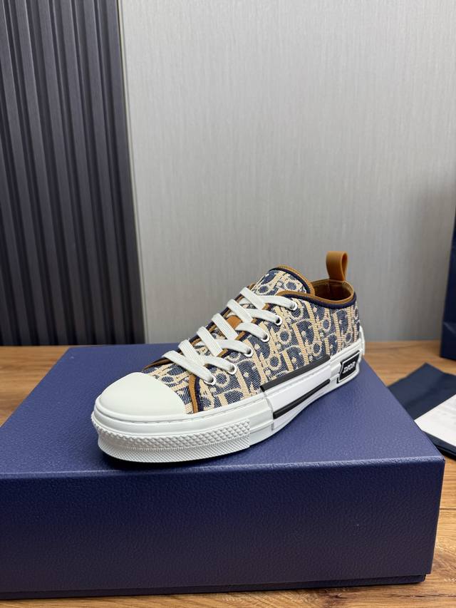 工厂p价 Dior迪奥B23经典系列情侣款 高帮 低帮 休闲 运动鞋 板鞋 常年现货 版本已调试到极致！市场顶配版本！这款 B23 高帮运动鞋饰以米色和黑色 O